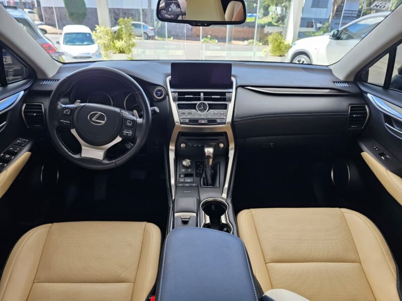 
								LEXUS NX300h / 2021 full									