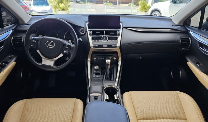 
								LEXUS NX300h / 2021 full									