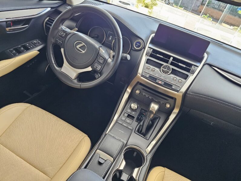 
								LEXUS NX300h / 2021 full									